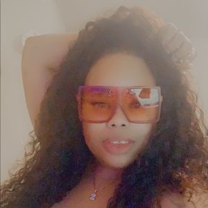 Meet your Posher, Savoya